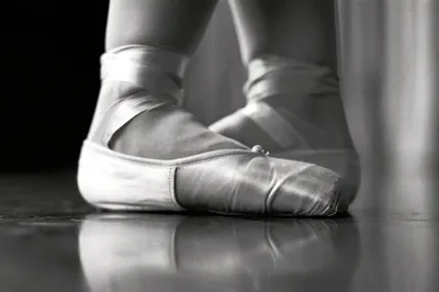 Produktbild von Ballett Kunstdruck Bild - Balletschuhe, Spitzenschuhe (80 x 120 cm)