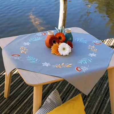 Produktbild von Vervaco Tischdecke Plattstich Stickpackung "Blumen und Zweige", Stickbild vorgezeichnet, 72x72cm