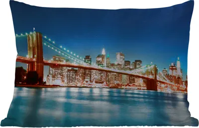 Produktbild von MuchoWow® Outdoor Kissen - New York - Brücke - Architektur - Brooklyn - Licht - 50x30 cm - Wetterfest - Lounge Kissen - Sofa kissen - Wohnzimmer Dekoration