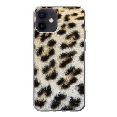 Produktbild von MuchoWow® Handyhülle Schutzhülle Hülle für iPhone 12 Nahaufnahme Mantel Leopard Silikon Softcase Handy Hülle - Schutzhülle