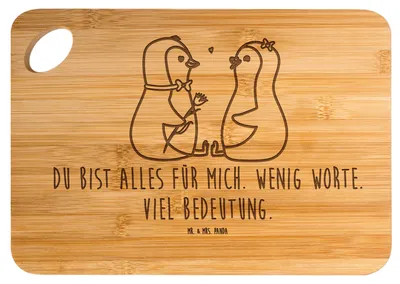 Produktbild von Mr. & Mrs. Panda Holzbrett Pinguin Pärchen - Transparent - Geschenk, Liebe, Hochzeitstag, Brett, Schneidebrett, Hochzeit, schneidbrett, Frühstücksbrett, Hackbrett
