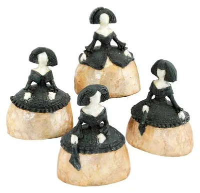 Figuren-Set mit 4 Meninas, 17 cm, mehrfarbig, aus Harz