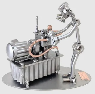 Obrázek produktu pro Unikátní kovová socha „Hydraulika“ – ručně vyrobená figurka