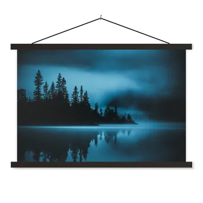 Produktbild von MuchoWow® Textilposter Wald - Nebel - Wasser 90x60 cm mit schwarzem Rahmen - Aufhängungssatz