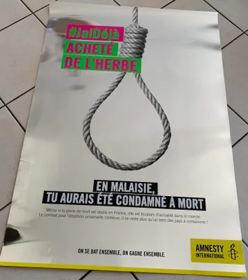 Productafbeelding van #Ik heb al wiet gekocht - Amnesty International - Maleisië / Doodstraf - Spiegelingseffect - AFFICHE / POSTER - 60x90cm