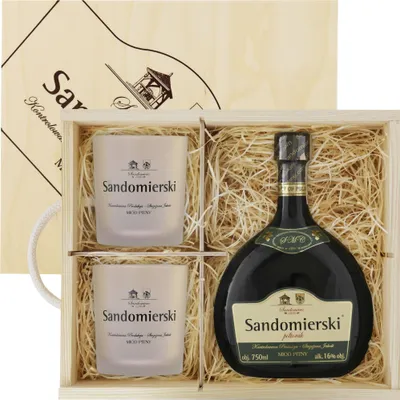 Produktbild von Sandomierski Met Pó³torak-Einhalber Geschenkset in einer Holzbox mit zwei Bechern | Honigwein 750ml | 16% Alkohol Metwein | Polnische Produktion