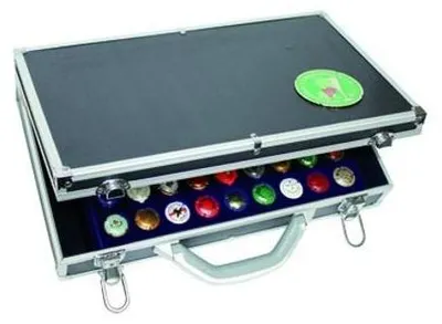Produktbild von Blauer Sammelkoffer für 270 Champagnerdeckel mit 5 Samttableaus, 2 Schlösser, 410x270x85mm