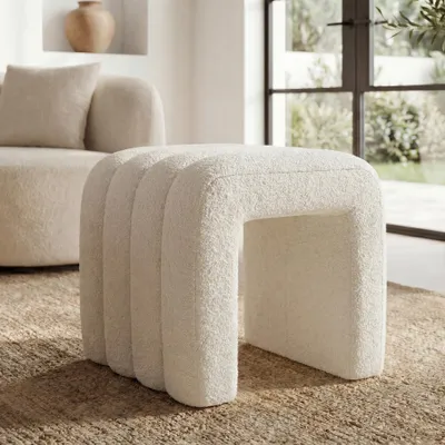 Produktbild von riess-ambiente Polsterhocker VOGUE 40cm beige Bouclé U-Form Sitzhocker mit Schaumstoff-Polsterung