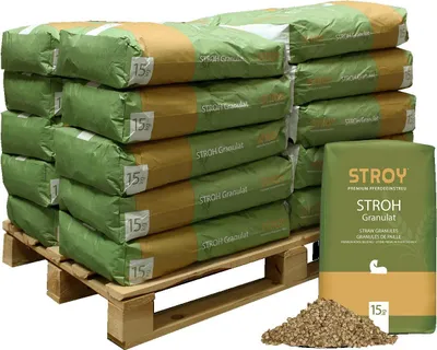 A stack of green and brown bags of STROY Strohgranulat on a wooden pallet, with a single bag and a pile of the product in the foreground.