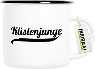 Produktbild von Huuraa Emaille Tasse Küstenjunge Schriftzug 300ml Vintage Campingbecher Geschenkidee