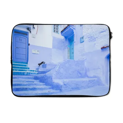 Produktbild von MuchoWow® Laptop Hülle 14 ZollStraße - Blau - Türen - Architektur Laptoptasche - Laptoptasche - Stoßsicher - Schutzhaube
