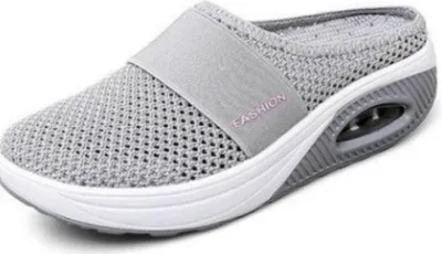 Produktbild von Leichte Bequeme Paket Kopf Hausschuhe Weibliche Dicke Untere Luftkissen Hohl Gitter Atmungsaktiv Ohne Ferse Ein Steigbügel Flachen Schuh, hellgrau, 39