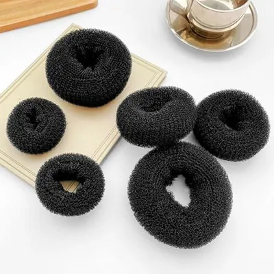 Produktbild von 12 Haaraccessoires für Damen: Donut-Haarknotenformer aus Nylongarn für Pferdeschwanz und Dutt