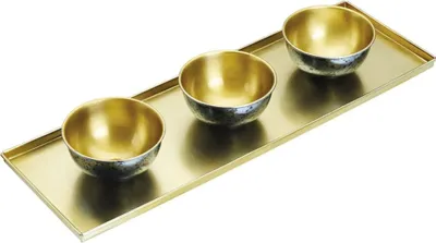 Immagine prodotto di Artesà Piatto da portata in ottone martellato con 3 piatti da portata