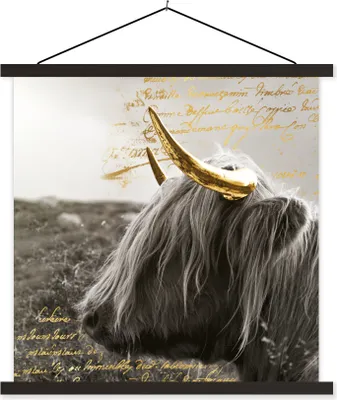 Produktbild von MuchoWow® Textilposter Schottisches Hochlandrind - Gold - Zitat 90x90 cm mit schwarzem Rahmen - Magnetisches