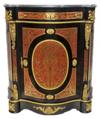 Image de Commode de style antique Casa Padrino, modèle Barock Boulle, noire, dorée et rouge, avec plateau en marbre, dimensions : 80 x 40 x hauteur 105 cm