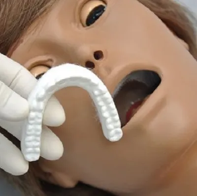 Image de Poupée de soins infirmiers, soins infirmiers, poupée de soins, soins aux personnes âgées