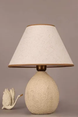 Produktbild von Opviq, Hochwertige Tischlampe mit Keramikkörper, Cremefarben, Ø30 h: 18 cm, Höhe: 40 cm | E27 Fassung, max. 40 W | IP20, ideal für modernes Wohnen und stilvolle Akzente.
