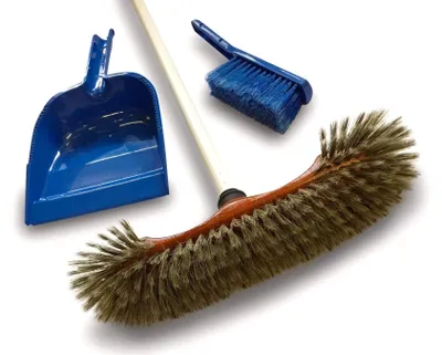 Image de Kit de nettoyage pour la maison - Balai gris avec manche et seau