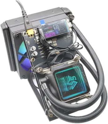 Immagine prodotto di NerdQaxe++ Hydro Rev 6.1 – 6,1 TH/s – 100 W – Open Source – Solo Mining – Lottery Miner