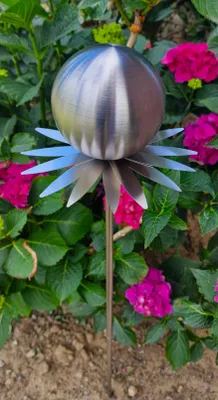 Produktbild von Blütenzauber Milano Rosenkugel 10 cm Edelstahl schwarz matt gebürstet Gartenstecker Deko mit Stab 80 cm