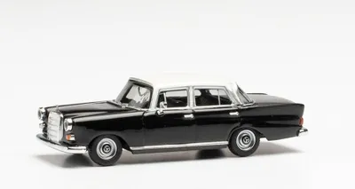 Produktbild von MERCEDES 200 Schwarz und Weiß, HER430739-002, Maßstab1/87, HERPA
