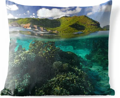 Produktbild von MuchoWow® Outdoor Kissen - Blick unter Wasser bei Mo'orea Island - 40x40 cm - Wetterfest - Lounge Kissen - Kopfkissen - Interieur - Polster mit Bild