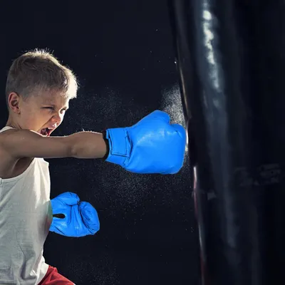 Imagen del producto de Guantes de boxeo para niños, guantes de entrenamiento para jóvenes, guantes para sparring fabricados en cuero sintético (PU), ideales para saco de boxeo y kickboxing