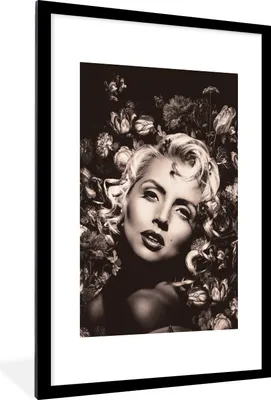 Produktbild von MuchoWow® Gerahmtes Poster Frau - Blumen - Schwarz - Weiß 60x90 cm - Poster mit Schwarzem Bilderrahmen Wandposter Rahmen Foto Bilder - Dekoration - Wandposter Wohnzimmer - Hochwertig