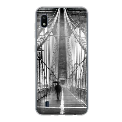 Produktbild von MuchoWow® Handyhülle Schutzhülle Hülle für Samsung Galaxy A10 Brooklyn Bridge während des Regens in Schwarz und Weiß Silikon Softcase Handy Hülle - Schutzhülle