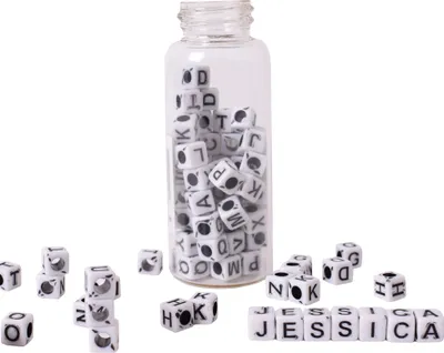 Produktbild von 160 Stück DIY Buchstabenperlen Buchstabenwürfel Würfel weiß schwarz für Armbänder Halsband zum selber Basteln 6 mm