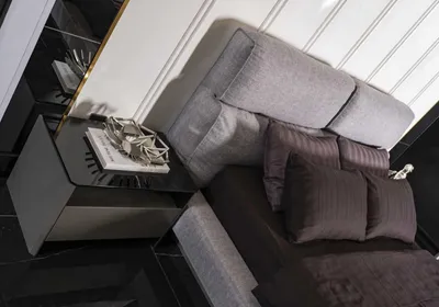 Image de Chambre à coucher design, ensemble complet comprenant un lit, des tables de chevet et une armoire moderne. Ensemble de 7 pièces