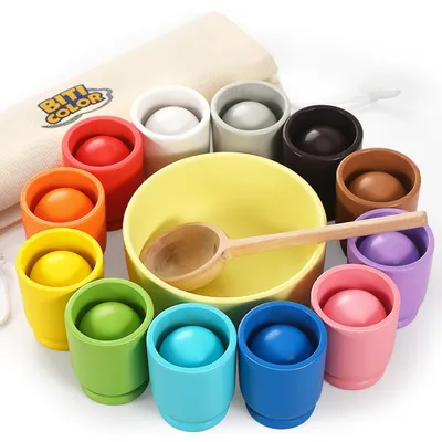 Produktbild von Holzspielzeug zum Sortieren von Bällen nach Farbe, ein Spiel zur Farberkennung für Kleinkinder
