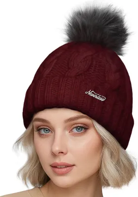 Produktbild von Damen Strickmütze mit Fleecefutter und Kunstfell Bommel Zopfmuster Grobstrick Wintermütze Bommelmütze Model 2207 Neverless®