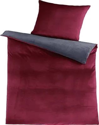 A folded duvet cover and pillowcase set.
