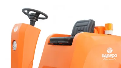Produktbild von Kehrmaschine Daewoo DAS80 48V Aufsitz Kehrwagen 6.380 m²/h Flächenleistung