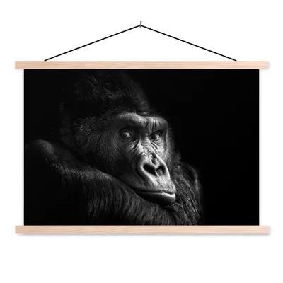 Produktbild von MuchoWow® Textilposter Gorilla - Affe - Schwarz - Weiß - Porträt 120x80 cm mit holzfarbenen Rahmen - Aufhängeset