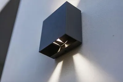 Immagine prodotto di Applique da esterno a LED GEMINI antracite 10W, bianco neutro 400 lm, alluminio, dimensioni: 11x11x5,4 cm, IP54, Lutec