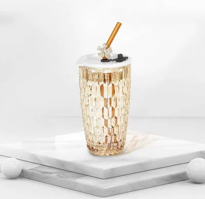 Produktbild von Famanu Gläserne Wasserbecher mit Strohhalm und Deckel - 18 oz - Transparent