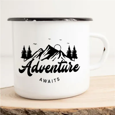 Produktbild von Huuraa Emaille Tasse Adventure awaits Geschenk Kaffeebecher Vintage 300ml Adventure awaits Präsent