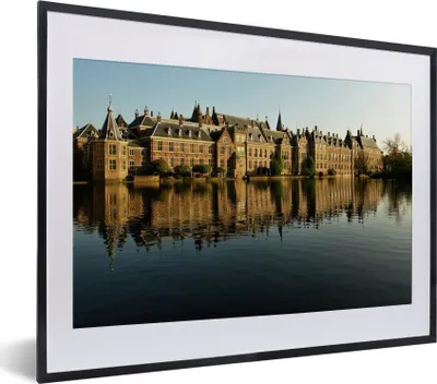 Produktbild von MuchoWow® MuchoWow® Gerahmtes Poster Den Haag - Fluss - Inneres Gericht 40x30 cm - Poster mit zchwarzem Bilderrahmen - Bilderrahmen - Poster im Rahmen