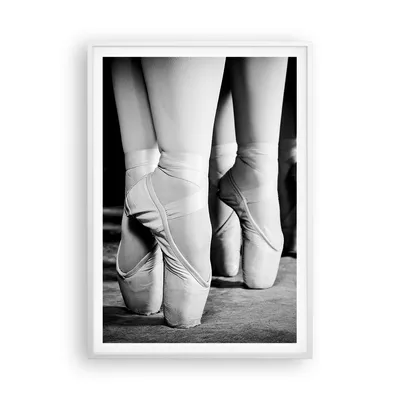 Produktbild von Gerahmtes Poster - Weißer Rahmen - Ballettschuhe Füße Tanz - 70x100 cm - Wand Bild - Wanddeko - Wandbilder - Kunstposter - Wandposter - Bilderrahmen - Bilder - Kunstdruck - Wandbild - P2WPA70x100-4222