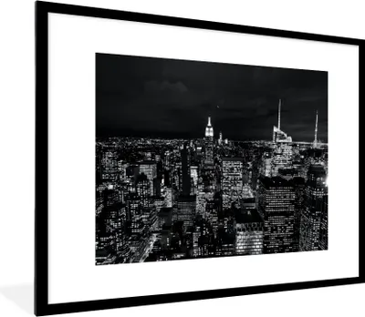 Produktbild von MuchoWow® Gerahmtes Poster Skyline - Schwarz - Weiß - New York - Amerika 80x60 cm - Poster mit Schwarzem Bilderrahmen Wandposter Rahmen Foto Bilder - Schlafzimmer-Dekorationen - Fotoposter