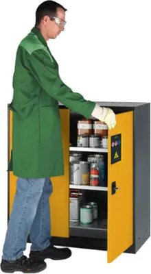 Produktbild von Chemikalienschrank - Sichtfenstertüren, verkehrsrot - 2 Fachböden - Gitterrost - 60 l - 1.105 x 1.055 x 520 mm (HxBxT) - Stahl, verzinkt