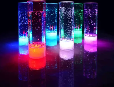 Produktbild von PRECORN 1x LED Longdrinkglas Longdrinkgläser Geburtstag Party Hochzeit Kunststoffglas LED beleuchtetes Trinkglas Partyglas 400 ml