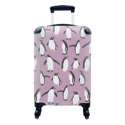 Produktbild von MuchoWow® Koffer Handgepäck Trolley Rollkoffer Kleine Reisekoffer mit 4 Rollen - Pinguin - Muster - Lila - Cabin Size < 55x40x23 cm & 55x40x20 cm - Fotokoffer - Kabinenkoffer - Boardgepäck - Reise-Box - Reisekoffer - Reisegepäck - Koffer mit Bild - Trolley für Kinder
