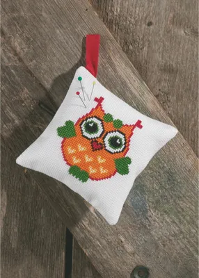 Obrázek produktu pro Permin sada pro vyšívání kříž-výšivek "Pincushion sovy", počítaný vzor, 12x12cm, 03-7394