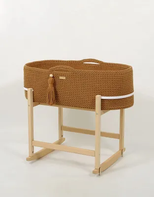 Produktbild von BOHO Moseskorb Babywiege handgefertigt mit Matratze und Holzgestell – Karamellbraun