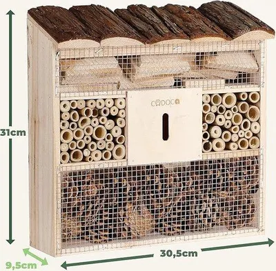 Productafbeelding van Famanu insectenhotel, ontworpen met natuurlijke materialen - Geschikt voor bijen, lieveheersbeestjes en vlinders - 30,5 x 9,5 x 31 cm