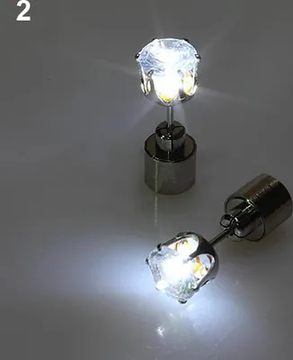 Produktbild von Leuchtende LED-Strass-Ohrringe, Ohrstecker, Tanzparty-Zubehör für Party/Weihnachten-Weiß
